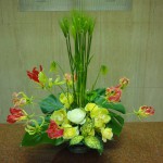 （花）シンピジューム、グロリオーサ、バラ、スプレーバラ（葉物）モンテラス、ゴットセファナ
